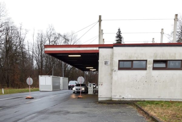 The picture shows the Austrian border station of Sicheldorf bearing an Austrian flag.